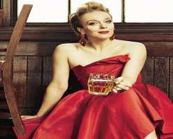Amanda Abbington consuming alcohol